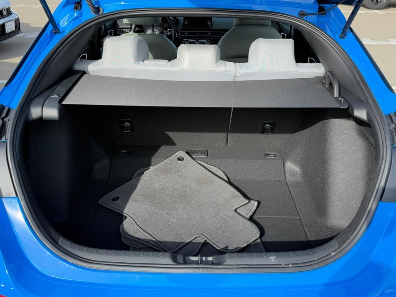 Honda Civic Hatchback Hybrid Vehicle Full-screen Gallery Image 04