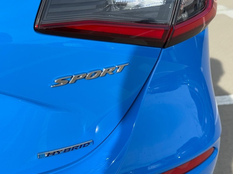 Honda Civic Hatchback Hybrid Vehicle Full-screen Gallery Image 06