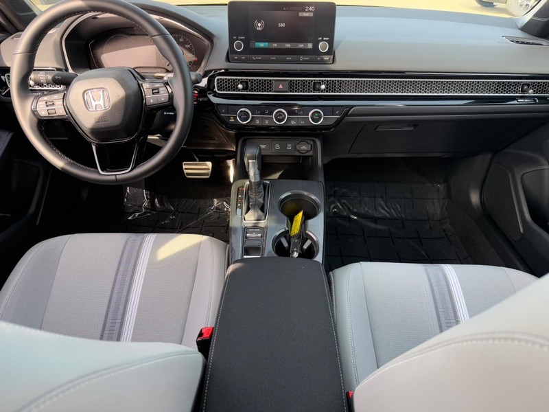 Honda Civic Hatchback Hybrid Vehicle Full-screen Gallery Image 12