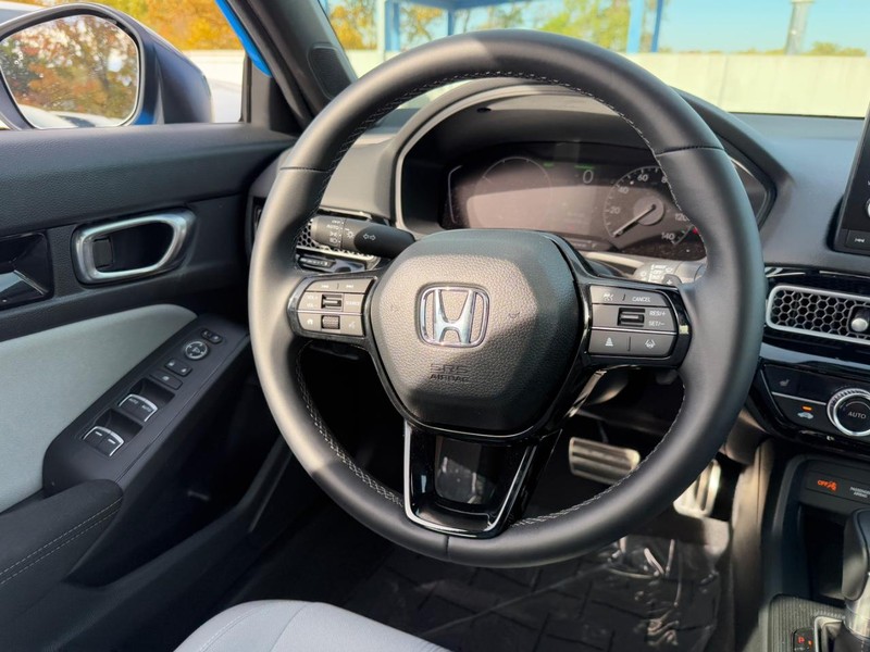 Honda Civic Hatchback Hybrid Vehicle Full-screen Gallery Image 13