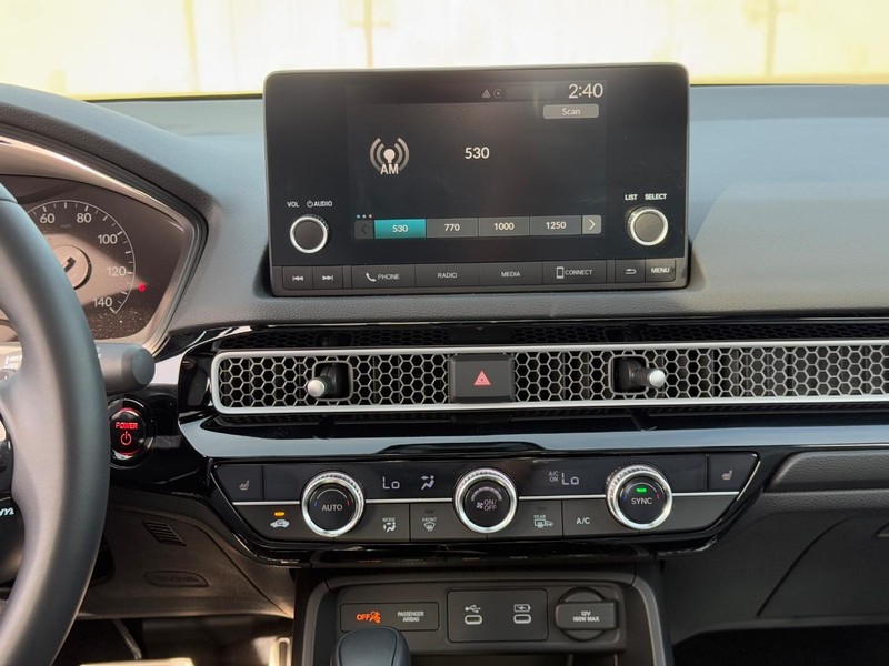 Honda Civic Hatchback Hybrid Vehicle Full-screen Gallery Image 14