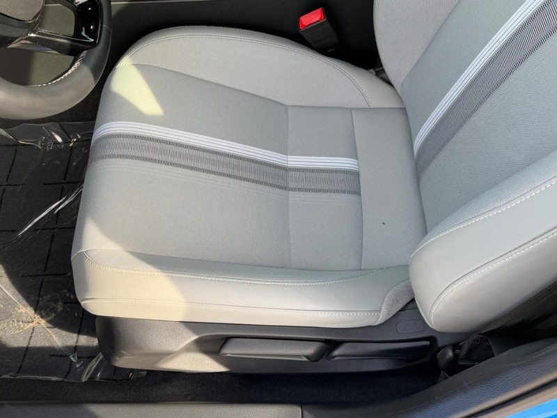 Honda Civic Hatchback Hybrid Vehicle Full-screen Gallery Image 16