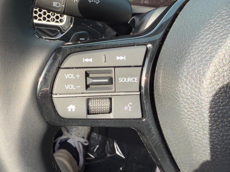 Honda Civic Hatchback Hybrid Vehicle Full-screen Gallery Image 17