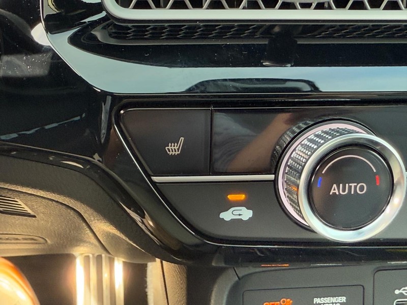 Honda Civic Hatchback Hybrid Vehicle Full-screen Gallery Image 22