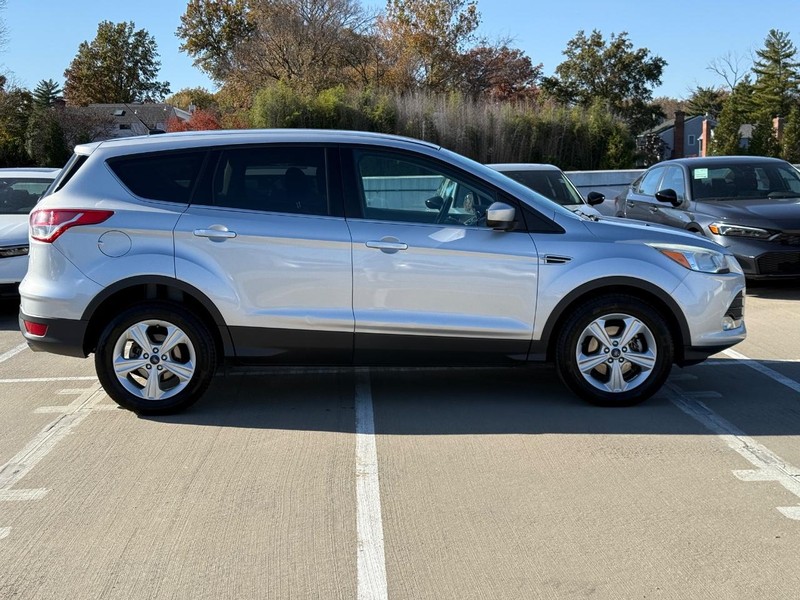 Ford Escape Vehicle Full-screen Gallery Image 02