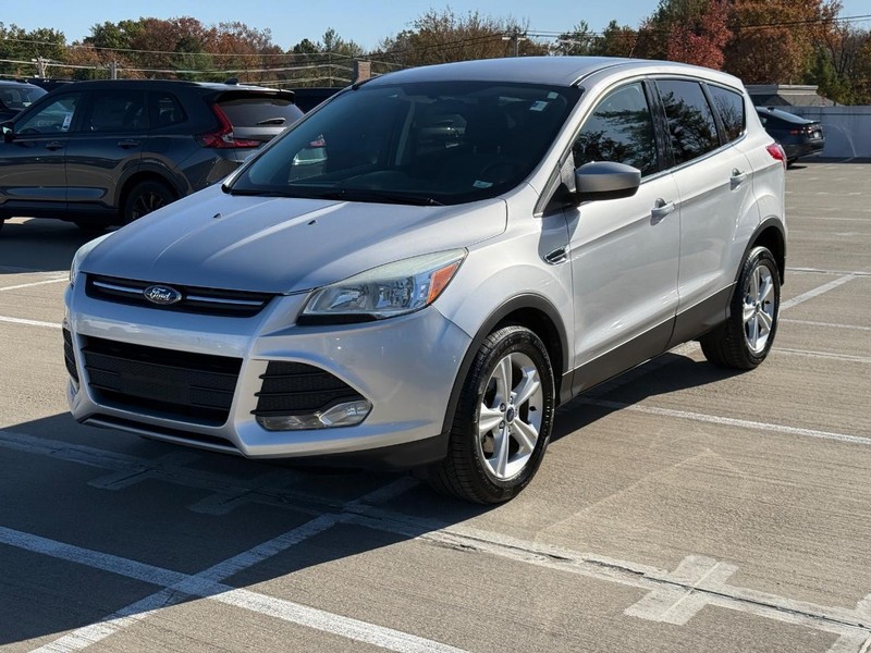 Ford Escape Vehicle Full-screen Gallery Image 08