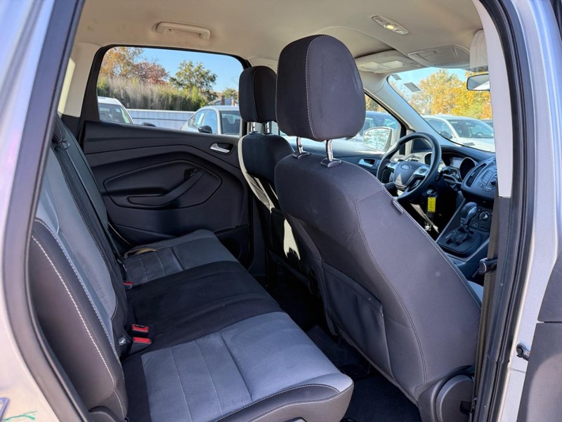 Ford Escape Vehicle Full-screen Gallery Image 10