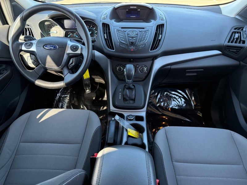 Ford Escape Vehicle Full-screen Gallery Image 11