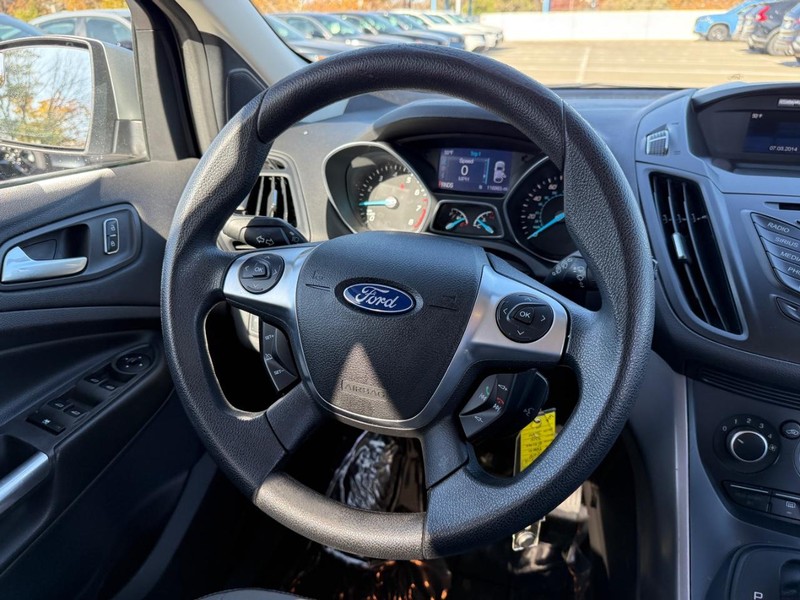 Ford Escape Vehicle Full-screen Gallery Image 12