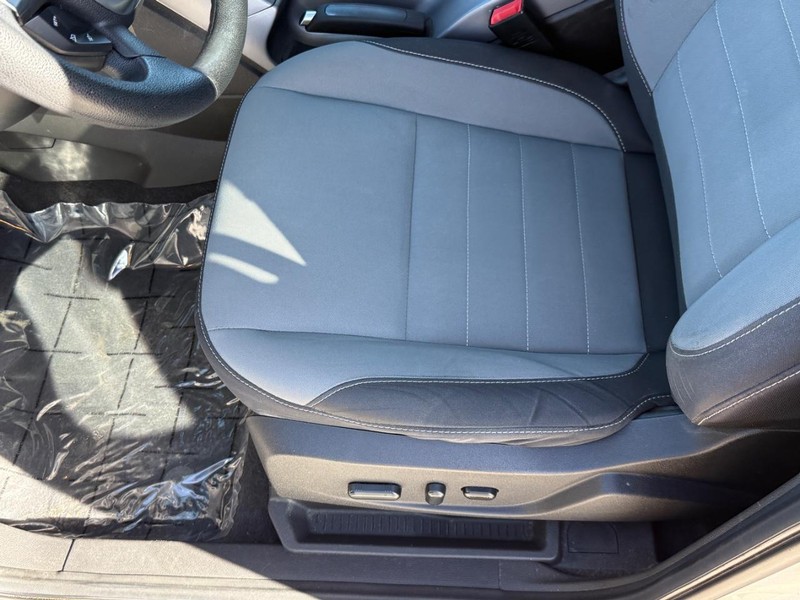 Ford Escape Vehicle Full-screen Gallery Image 15