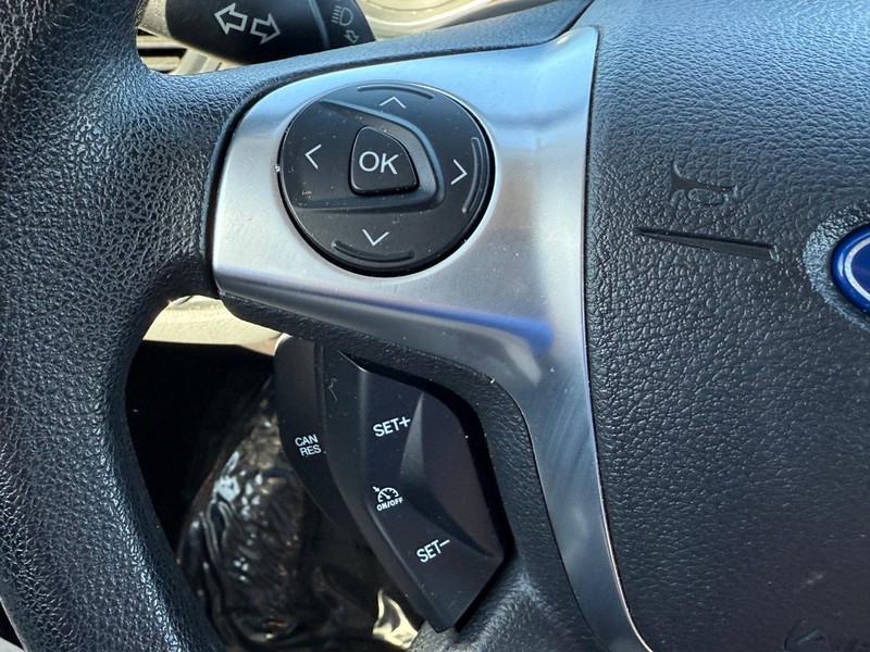 Ford Escape Vehicle Full-screen Gallery Image 16