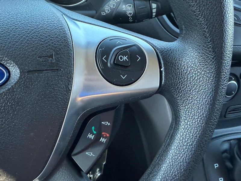 Ford Escape Vehicle Full-screen Gallery Image 17