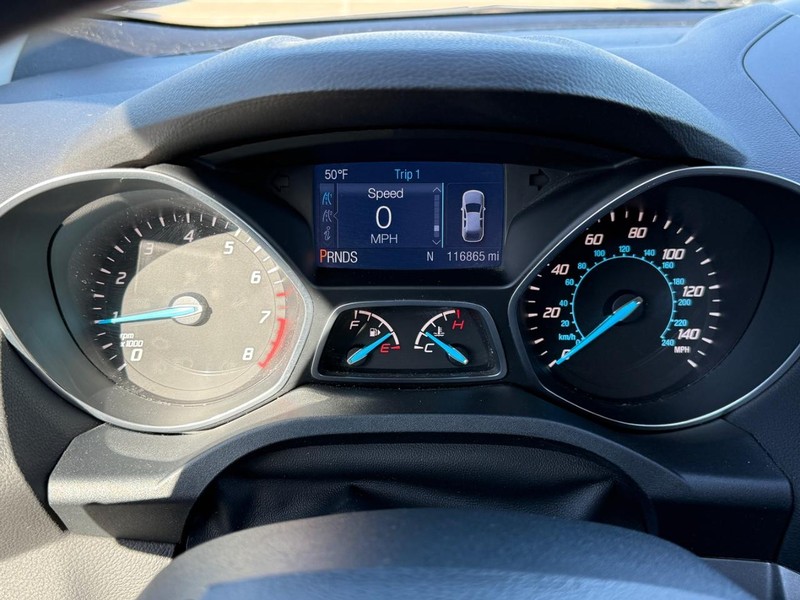 Ford Escape Vehicle Full-screen Gallery Image 18