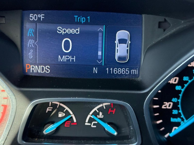 Ford Escape Vehicle Full-screen Gallery Image 19