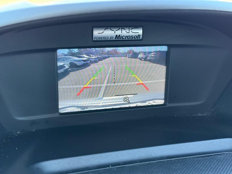 Ford Escape Vehicle Full-screen Gallery Image 20