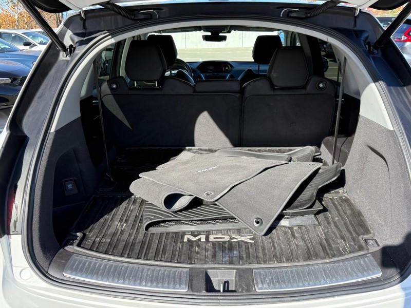 Acura MDX Vehicle Full-screen Gallery Image 04