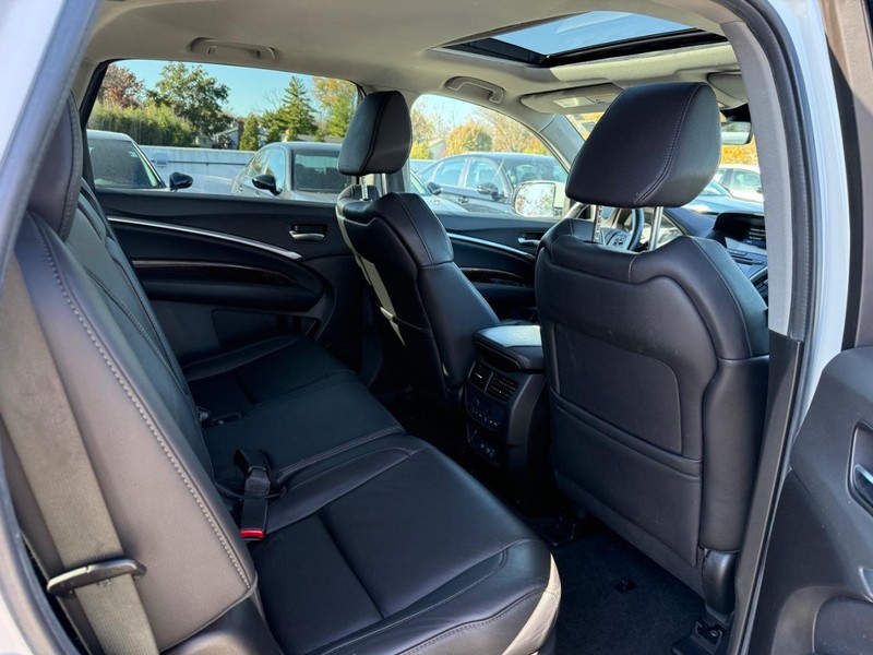 Acura MDX Vehicle Full-screen Gallery Image 10