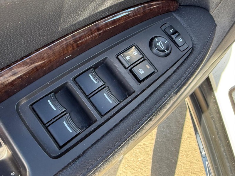 Acura MDX Vehicle Full-screen Gallery Image 14