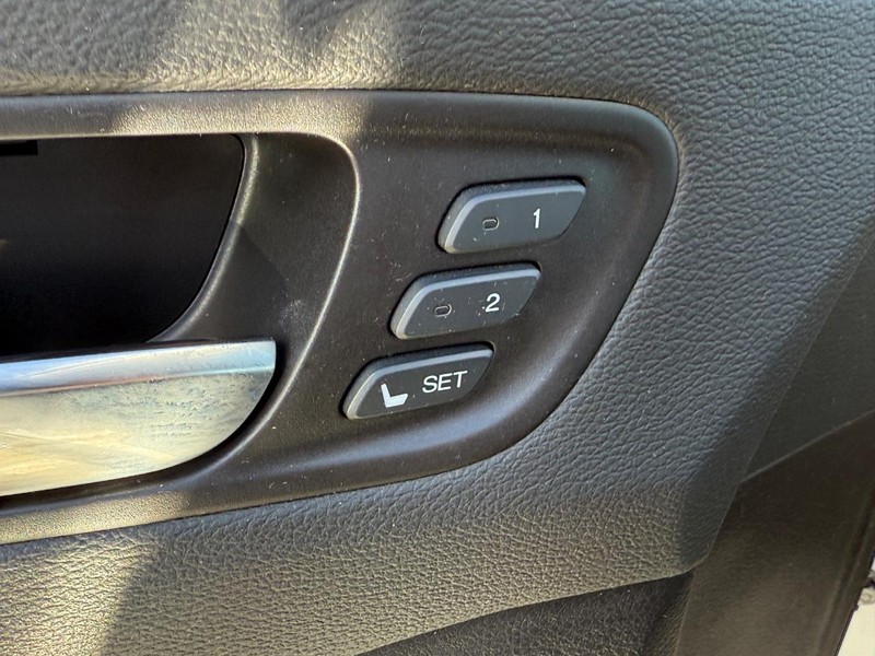 Acura MDX Vehicle Full-screen Gallery Image 15