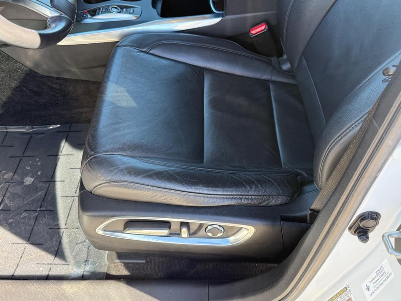 Acura MDX Vehicle Full-screen Gallery Image 16