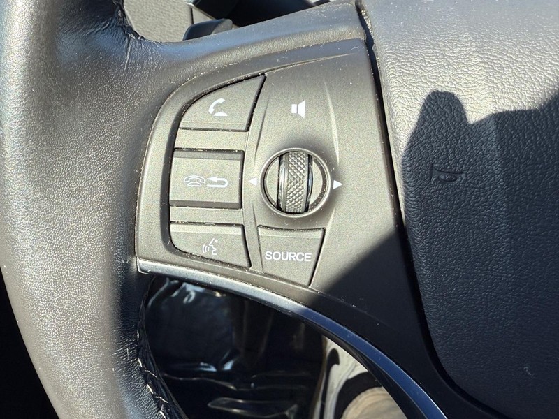 Acura MDX Vehicle Full-screen Gallery Image 17