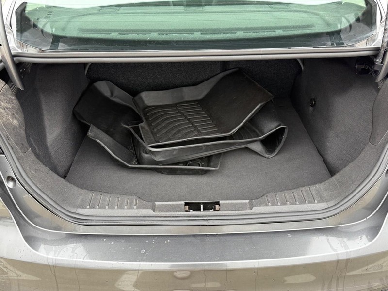 Ford Focus Vehicle Full-screen Gallery Image 04