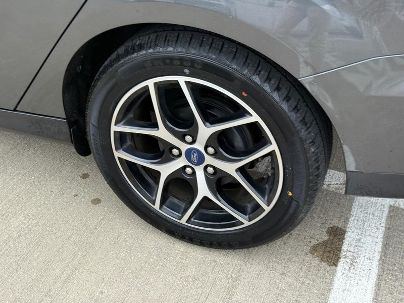 Ford Focus Vehicle Full-screen Gallery Image 08