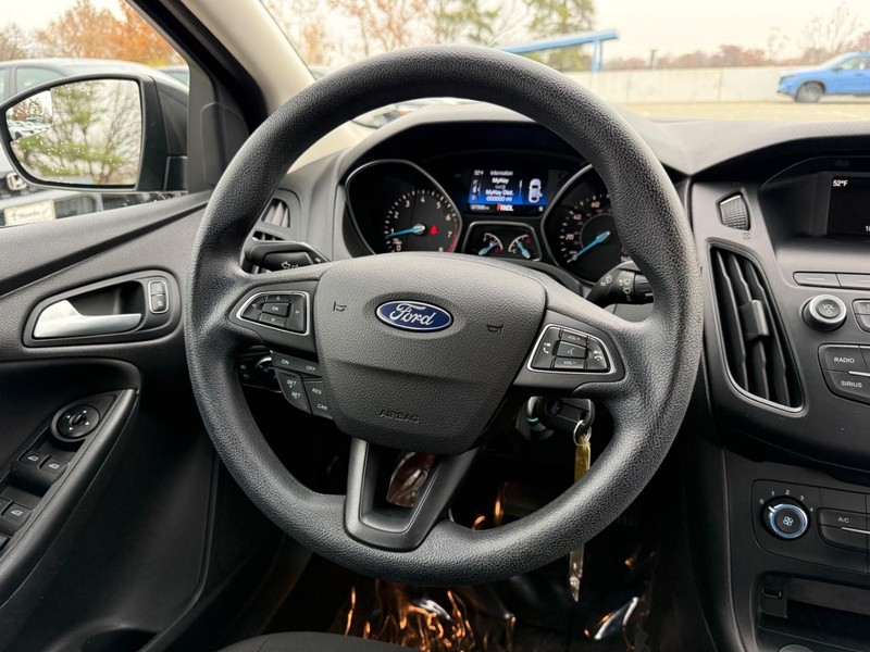 Ford Focus Vehicle Full-screen Gallery Image 13