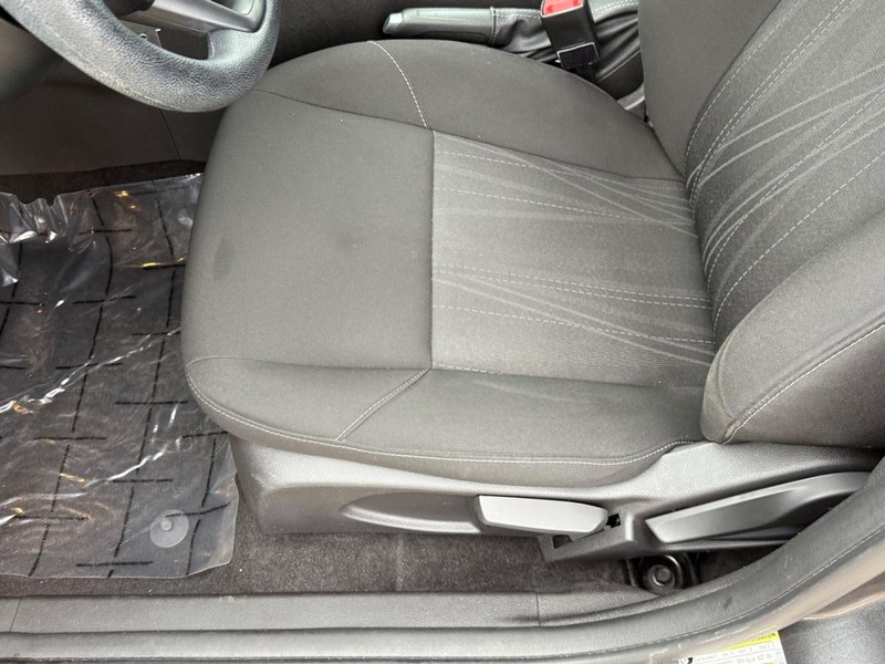 Ford Focus Vehicle Full-screen Gallery Image 16