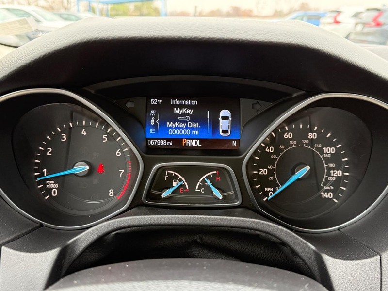 Ford Focus Vehicle Full-screen Gallery Image 19