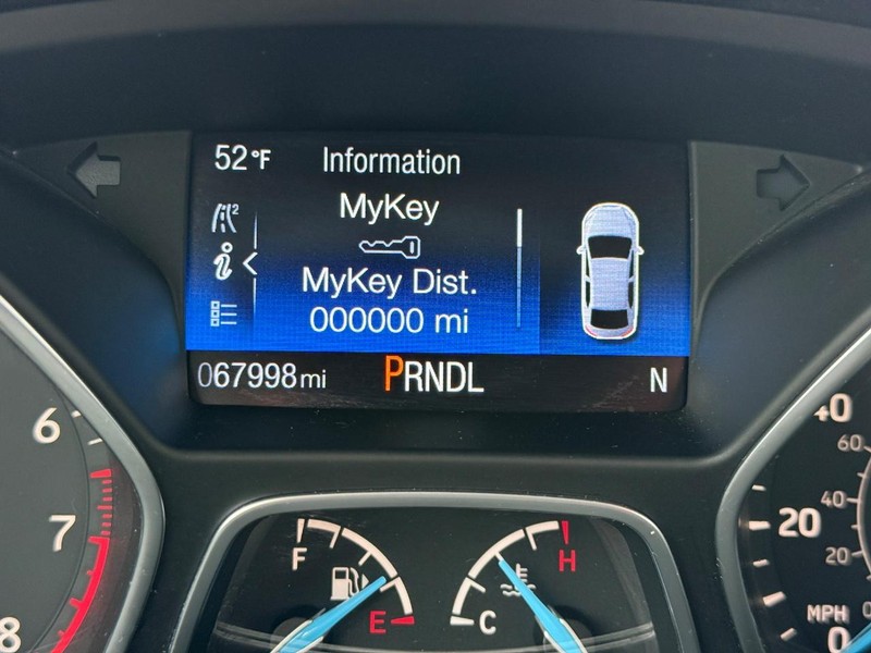 Ford Focus Vehicle Full-screen Gallery Image 20