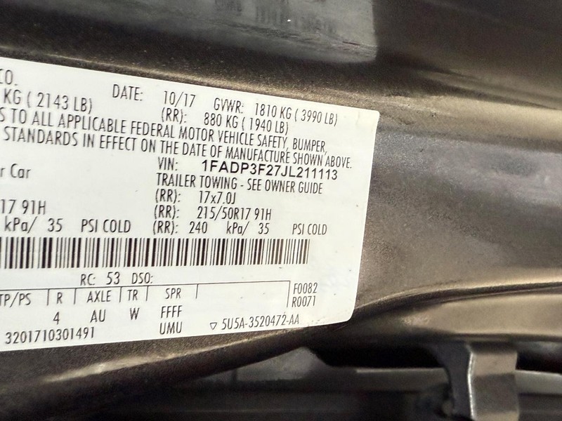 Ford Focus Vehicle Full-screen Gallery Image 22