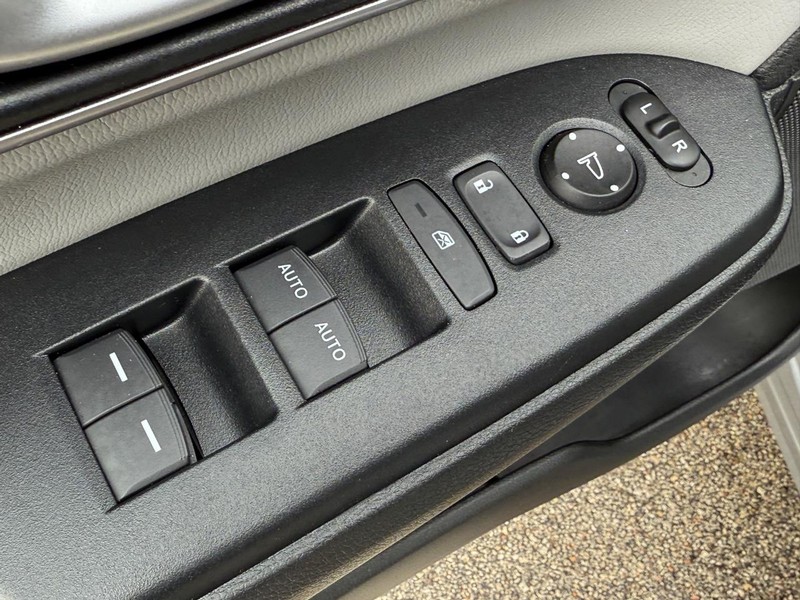 Honda CR-V Vehicle Full-screen Gallery Image 15