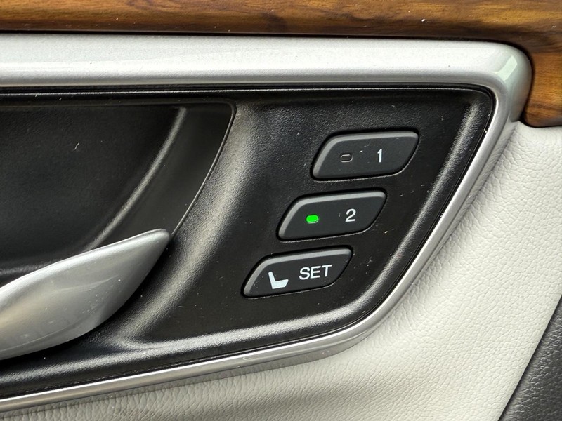 Honda CR-V Vehicle Full-screen Gallery Image 16