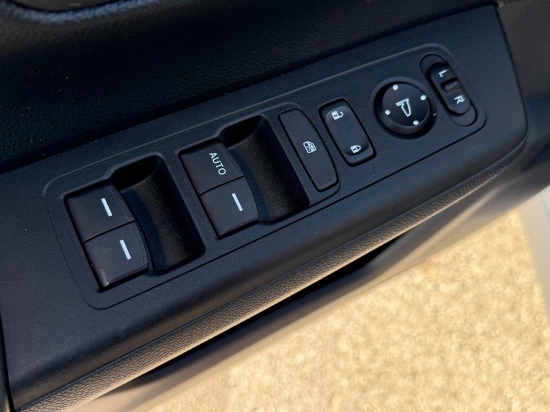 Honda CR-V Vehicle Full-screen Gallery Image 14