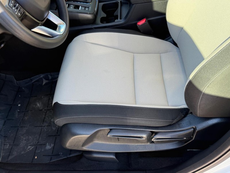 Honda CR-V Vehicle Full-screen Gallery Image 15