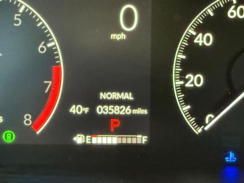 Honda CR-V Vehicle Full-screen Gallery Image 19