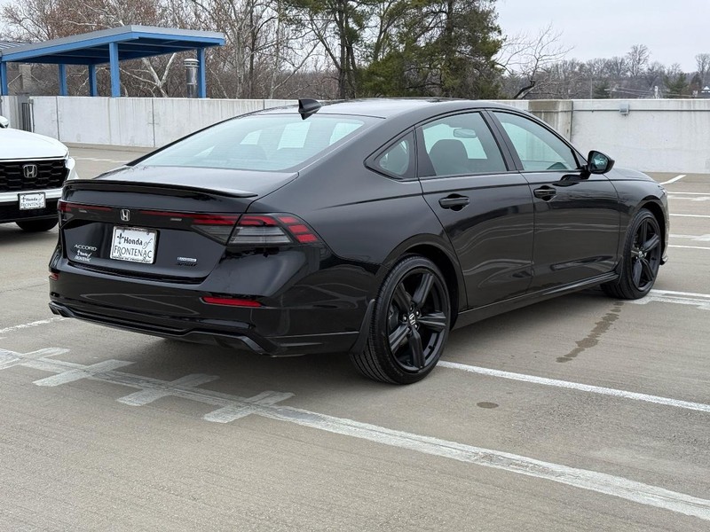 Honda Accord Hybrid Vehicle Full-screen Gallery Image 03