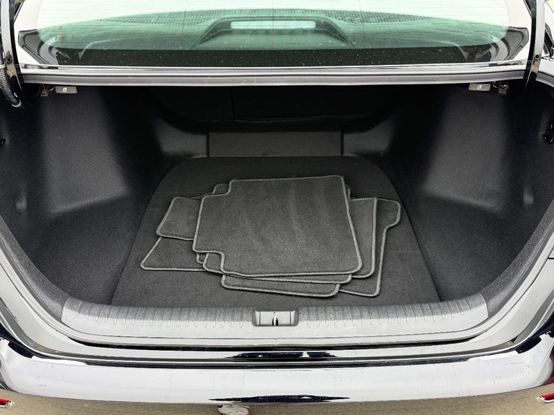 Honda Accord Hybrid Vehicle Full-screen Gallery Image 04