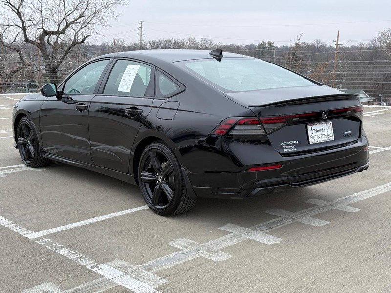 Honda Accord Hybrid Vehicle Full-screen Gallery Image 06