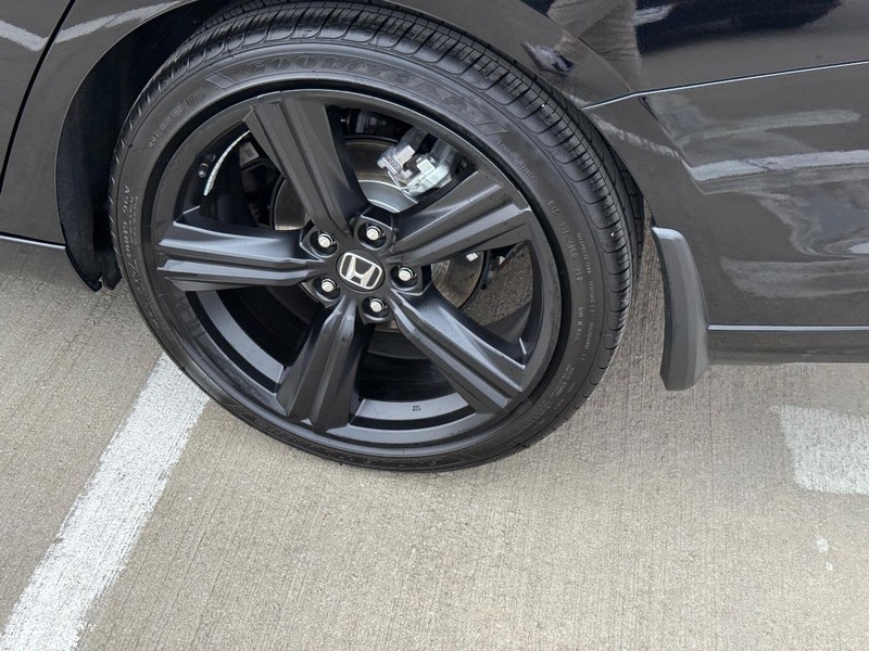 Honda Accord Hybrid Vehicle Full-screen Gallery Image 07