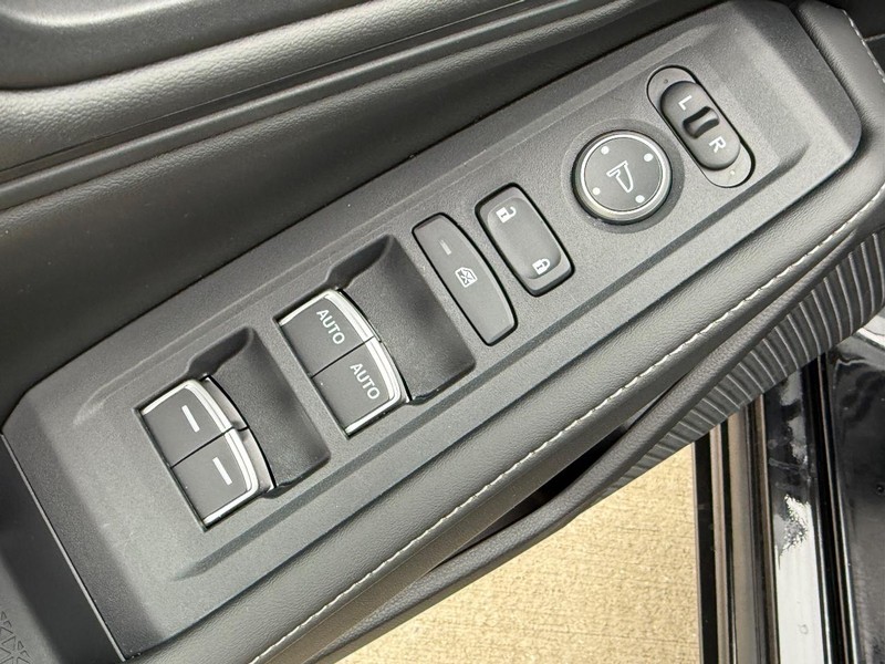 Honda Accord Hybrid Vehicle Full-screen Gallery Image 14