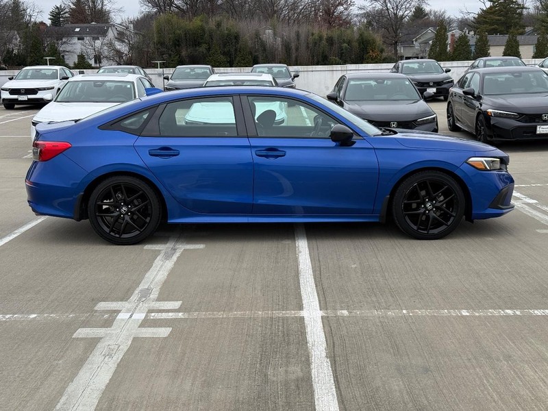 Honda Civic Sedan Vehicle Full-screen Gallery Image 02