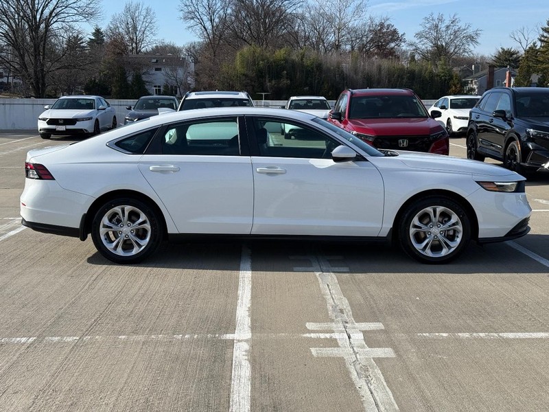 Honda Accord Sedan Vehicle Full-screen Gallery Image 02