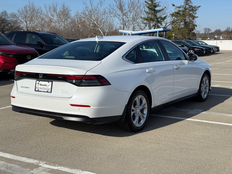 Honda Accord Sedan Vehicle Full-screen Gallery Image 03