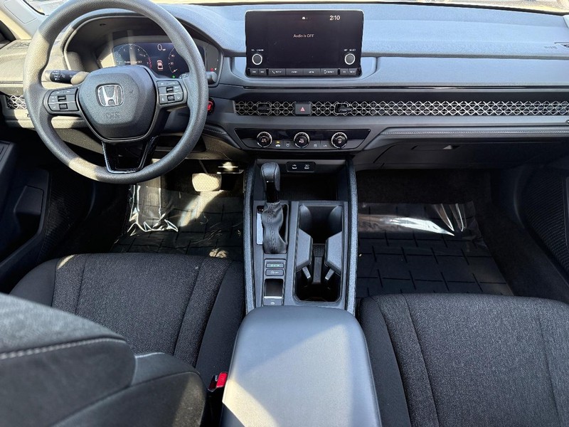 Honda Accord Sedan Vehicle Full-screen Gallery Image 11