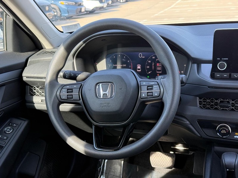 Honda Accord Sedan Vehicle Full-screen Gallery Image 12
