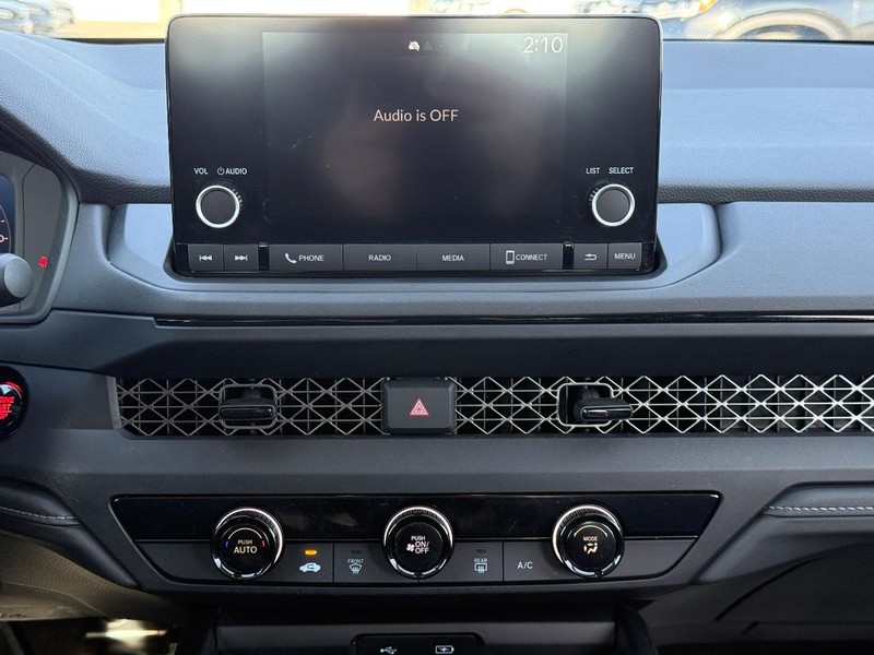 Honda Accord Sedan Vehicle Full-screen Gallery Image 13