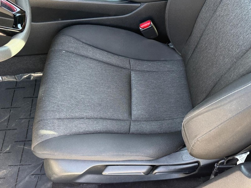 Honda Accord Sedan Vehicle Full-screen Gallery Image 15