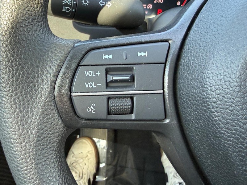 Honda Accord Sedan Vehicle Full-screen Gallery Image 16